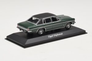 Opel Diplomat B Dunkelgrün Maxichamps 1:43 940046070 Druckguss — Bild 2 von 4