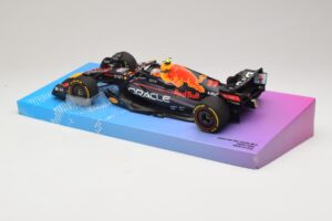 Oracle Red Bull Racing RB18 #11 S. Perez Miami GP 2022 Minichamps 1:18 113220511 Druckguss — Bild 5 von 7