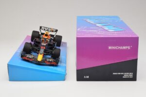 Oracle Red Bull Racing RB18 #11 S. Perez Miami GP 2022 Minichamps 1:18 113220511 Druckguss — Bild 6 von 7