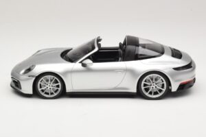 Porsche 911 992 Targa 4 GTS Silber Minichamps 1:18 WAP0211460RTRG Druckguss — Bild 3 von 6