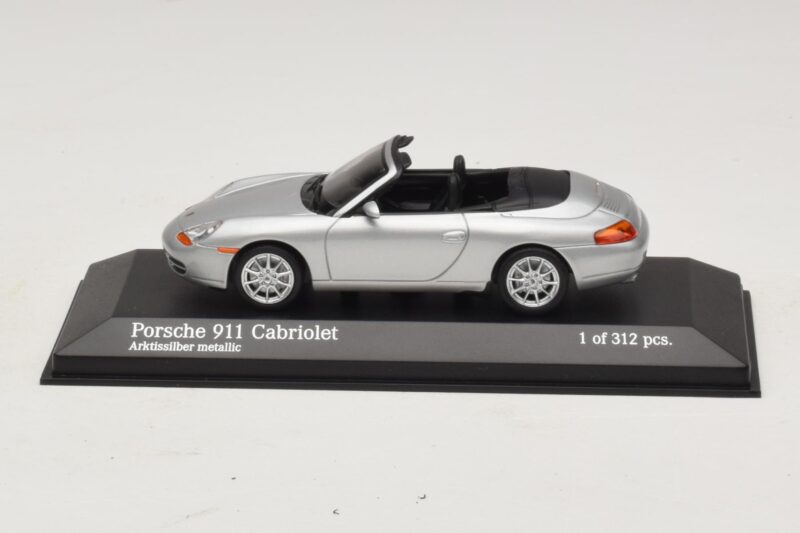 Porsche 911 996 Cabriolet Silber Metallic Minichamps 1:43 Porsche 911 996 Cabriolet Silber Metallic Minichamps 1:43 400061091 Druckguss