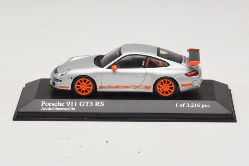 Porsche 911 997 GT3 RS Silber Minichamps 1:43 Porsche 911 997 GT3 RS Silber Minichamps 1:43 400066000 Druckguss