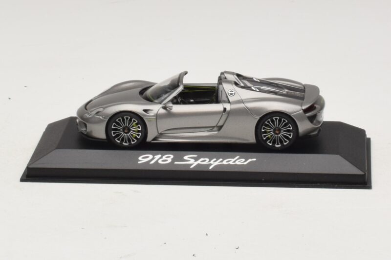 Porsche 918 Spyder Grau Metallic Minichamps 1:43 Porsche 918 Spyder Grau Metallic Minichamps 1:43 WAP0201000E Druckguss