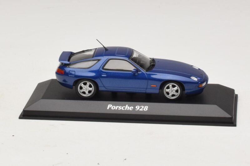 Porsche 928 Blau Metallic Maxichamps 1:43 Porsche 928 Blau Metallic Maxichamps 1:43 940068101 Druckguss