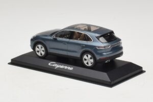 Porsche Cayenne E3 Blue Metallic Minichamps 1:43 WAP0203110J Druckguss — Bild 3 von 4