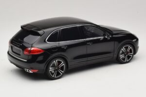 Porsche Cayenne Turbo S 92A Schwarz Metallic Minichamps 1:18 110062100 Druckguss — Bild 3 von 8