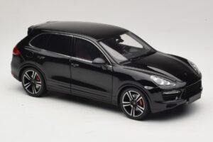 Porsche Cayenne Turbo S 92A Schwarz Metallic Minichamps 1:18 110062100 Druckguss — Bild 6 von 8