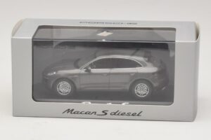 Porsche Macan S Diesel 95B Bronze Metallic Minichamps 1:43 WAP0201510E Druckguss — Bild 4 von 4