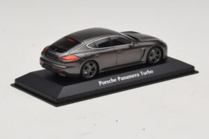 Porsche Panamera 970 Turbo Grau Metallic Maxichamps 1:43 940062371 Druckguss — Bild 2 von 4