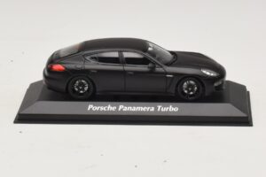 Porsche Panamera 970 Turbo Mattschwarz Maxichamps 1:43 940062370 Druckguss