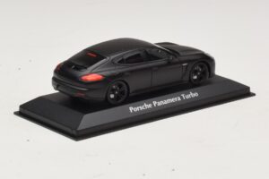 Porsche Panamera 970 Turbo Mattschwarz Maxichamps 1:43 940062370 Druckguss — Bild 2 von 4