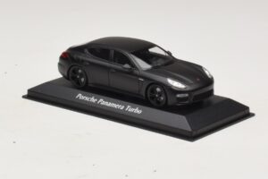Porsche Panamera 970 Turbo Mattschwarz Maxichamps 1:43 940062370 Druckguss — Bild 3 von 4
