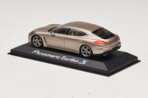 Porsche Panamera 970 Turbo S Bronze Metallic Minichamps 1:43 WAP0200600E Druckguss — Bild 3 von 4