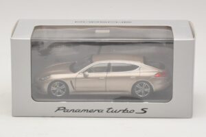 Porsche Panamera 970 Turbo S Bronze Metallic Minichamps 1:43 WAP0200600E Druckguss — Bild 4 von 4