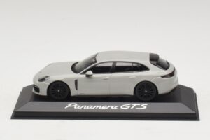 Porsche Panamera GTS 971 Chalk Grey Minichamps 1:43 WAP0207640J Druckguss