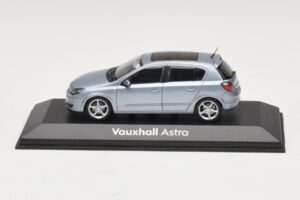 Vauxhall Astra H Sedan Hellblau Metallic Minichamps 1:43 ASTRA007 Druckguss
