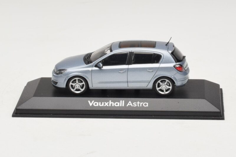 Vauxhall Astra H Sedan Hellblau Metallic Minichamps 1:43 ASTRA007 Druckguss