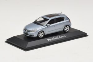 Vauxhall Astra H Sedan Hellblau Metallic Minichamps 1:43 ASTRA007 Druckguss — Bild 2 von 4