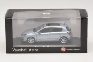 Vauxhall Astra H Sedan Hellblau Metallic Minichamps 1:43 ASTRA007 Druckguss — Bild 4 von 4