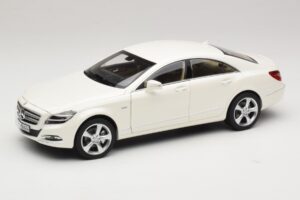 Mercedes CLS C218 Coupé Brillantweiß Metallic Norev 1:18 183943 Druckguss