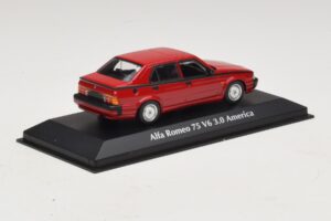 Alfa Romeo 75 V6 3.0 America Rot Maxichamps 1:43 940120461 Druckguss — Bild 2 von 5