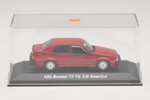 Alfa Romeo 75 V6 3.0 America Rot Maxichamps 1:43 940120461 Druckguss — Bild 4 von 5