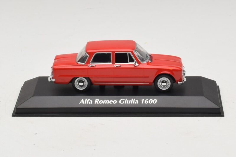 Alfa Romeo Giulia 1600 Rot Maxichamps 1:43 940120901 Druckguss