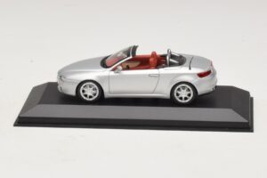 Alfa Romeo Giulia Spider Silber Minichamps 1:43 400120731 Druckguss