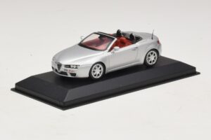 Alfa Romeo Giulia Spider Silber Minichamps 1:43 400120731 Druckguss — Bild 2 von 5