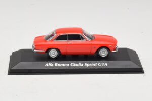 Alfa Romeo Giulia Sprint GTA Rot Maxichamps 1:43 940120440 Druckguss