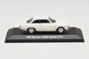Alfa Romeo Giulia Sprint GTA Weiß Maxichamps 1:43 940120441 Druckguss