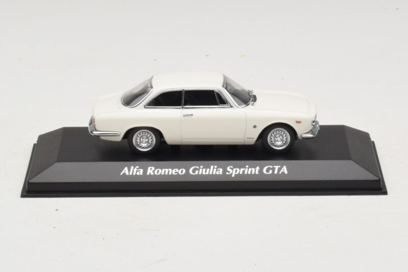 Alfa Romeo Giulia Sprint GTA Weiß Maxichamps 1:43 940120441 Druckguss
