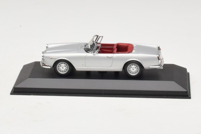 Alfa Romeo Spider 916 3.2 V6 24V Silber Minichamps 1:43 Alfa Romeo Spider 916 3.2 V6 24V Silber Minichamps 1:43 400120330 Druckguss