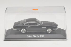 Aston Martin DBS Schwarz Maxichamps 1:43 940137601 Druckguss — Bild 4 von 5
