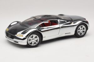 Audi Avus Quattro Chrome Silver Revell 1:18 08830 Druckguss