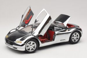 Audi Avus Quattro Chrome Silver Revell 1:18 08830 Druckguss — Bild 2 von 8