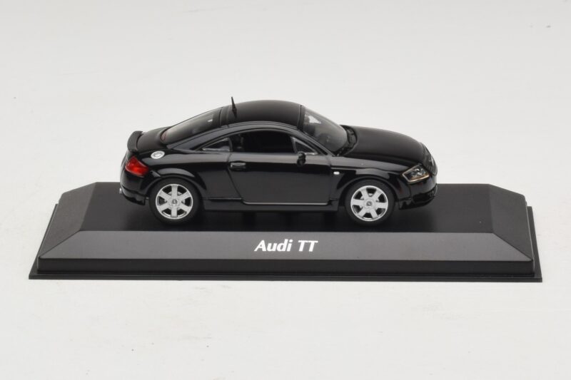 Audi TT 8N Schwarz Maxichamps 1:43 Audi TT 8N Schwarz Maxichamps 1:43 940017221 Druckguss