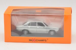 BMW 520 E12 Hellblau Metallic Maxichamps 1:43 940023002 Druckguss — Bild 5 von 5