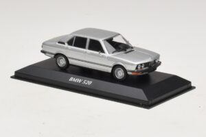 BMW 520 E12 Silber Maxichamps 1:43 940023000 Druckguss — Bild 3 von 5