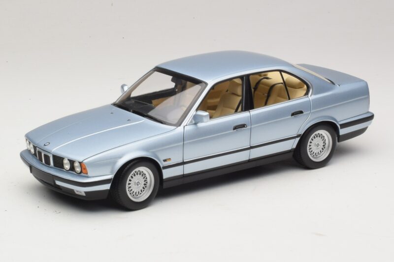 BMW 535i E34 Hellblau Metallic Minichamps 1:18 100024007 Druckguss