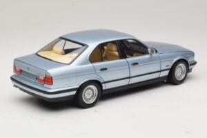BMW 535i E34 Hellblau Metallic Minichamps 1:18 100024007 Druckguss — Bild 3 von 8