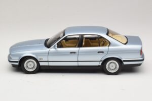 BMW 535i E34 Hellblau Metallic Minichamps 1:18 100024007 Druckguss — Bild 4 von 8