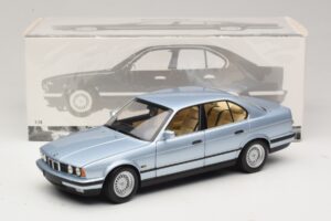 BMW 535i E34 Hellblau Metallic Minichamps 1:18 100024007 Druckguss — Bild 8 von 8