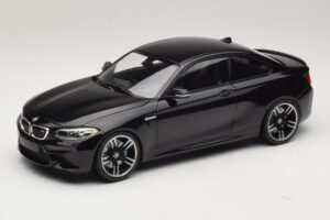 BMW M2 F87 Schwarz Metallic Minichamps 1:18 155026100 Druckguss