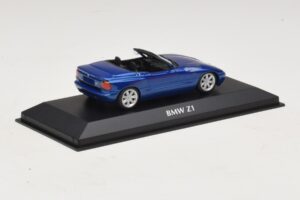 BMW Z1 E30 Blau Metallic Maxichamps 1:43 940020101 Druckguss — Bild 2 von 5
