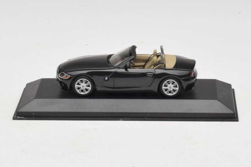 BMW Z4 E85 Schwarz Metallic Ersatzkarton Minichamps 1:43 80420144055-R1 Druckguss