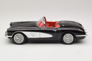 Chevrolet Corvette C1 Tuxedo Black AUTOart 1:18 71142 Druckguss — Bild 4 von 8
