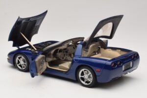 Chevrolet Corvette C5 Commemorative Edition Blau AUTOart 1:18 71157 Druckguss — Bild 6 von 9