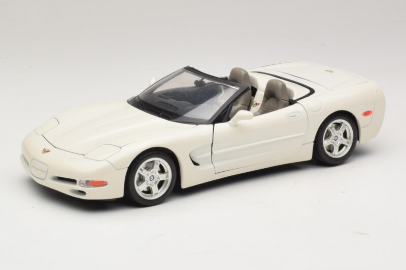 Chevrolet Corvette C5 Cabrio Weiß Bburago 1:18 3076-P1 Druckguss