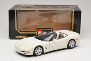 Chevrolet Corvette C5 Cabrio Weiß Bburago 1:18 3076-P1 Druckguss — Bild 8 von 8